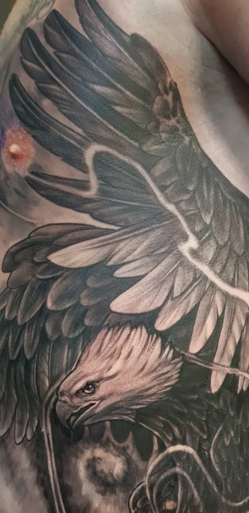 Borst en buik Tattoo op ribben kast
