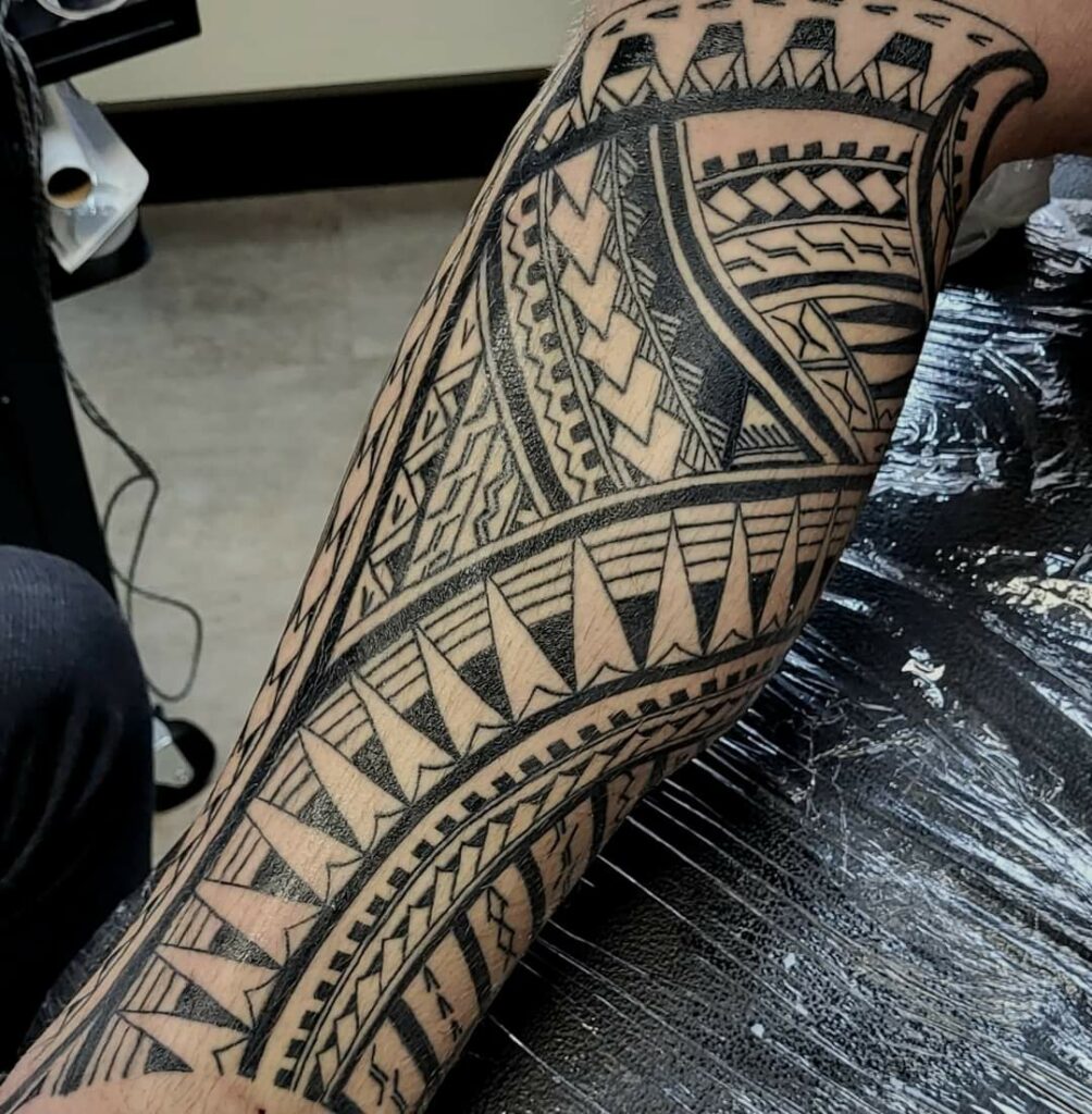 Polynesische tatoeage maori marquesan samoan style leg