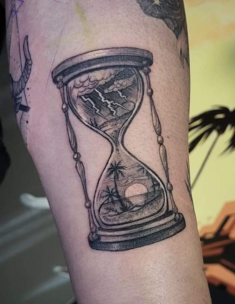 Zandloper klok tattoo